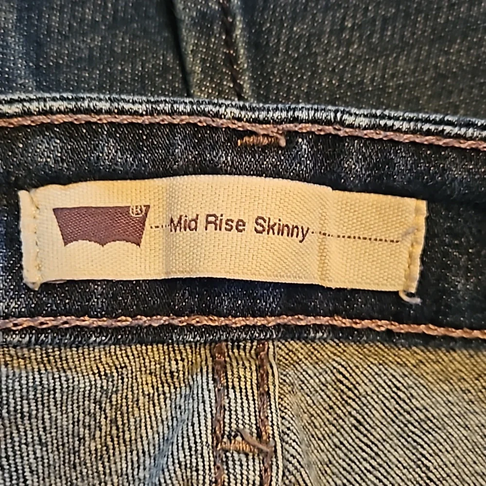 Levi Mid Rise Skinny - Picture 4 of 5